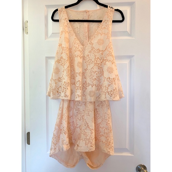 BB Dakota Lace Romper - Picture 1 of 1